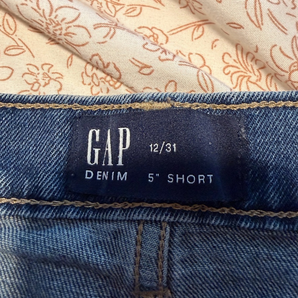 GAP Women's Medium Blue Denim Rolled-Hem Shorts - size 12 - 5” inseam - Picture 3 of 3